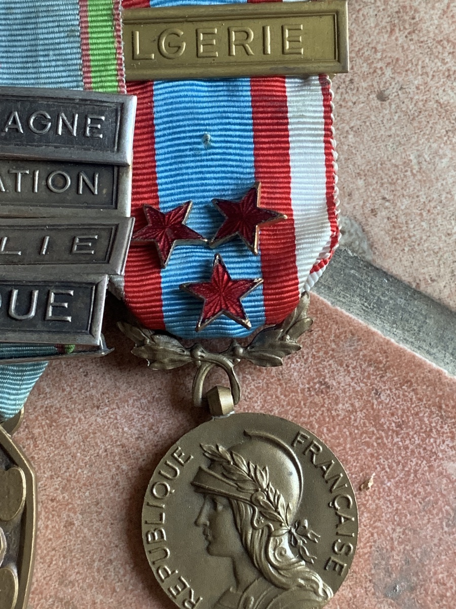 Set Of 9 Decorations World War II And Algeria.-photo-3