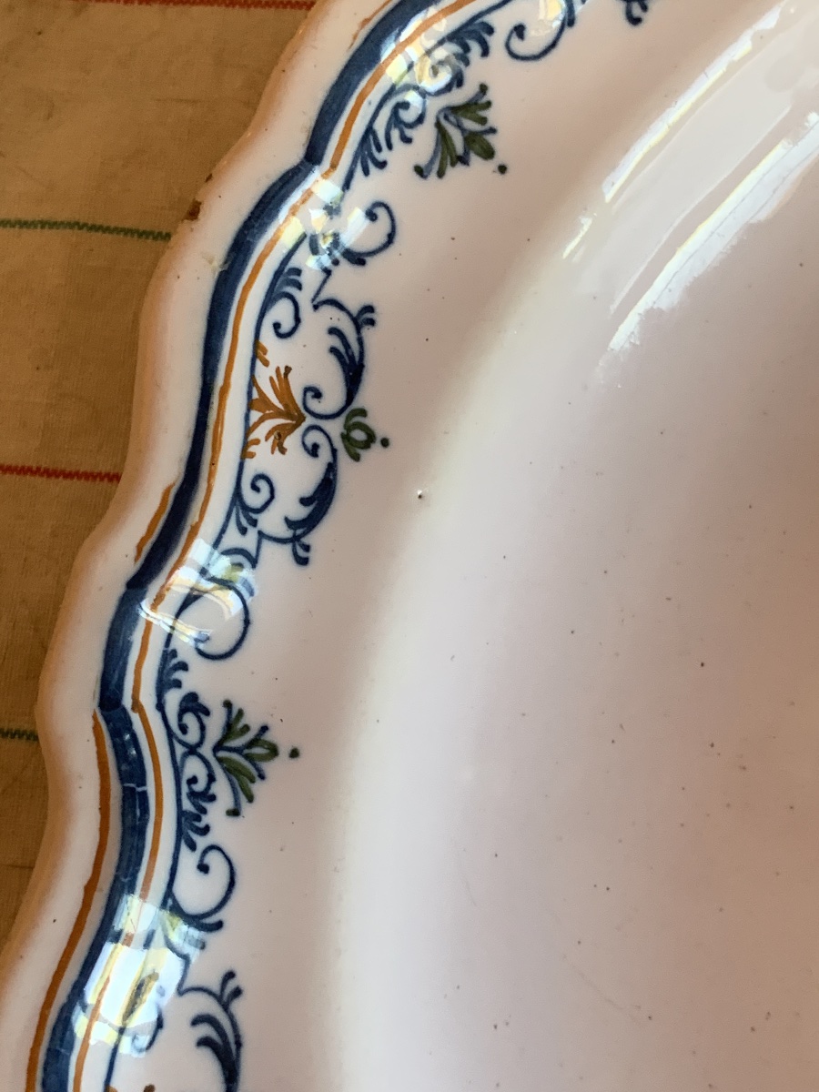 Large Moustiers Dish, 18th Century-photo-3