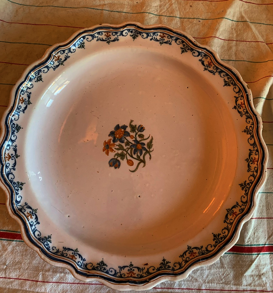 Grand plat Moustiers  18 ème sièclr