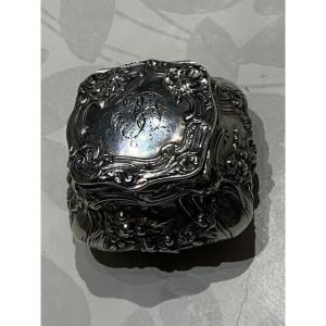 Silver And Vermeil Pillbox, 19th Century, Louis XV Rocaille Style