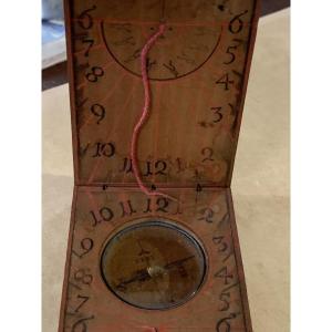 Boussole ancienne en bois