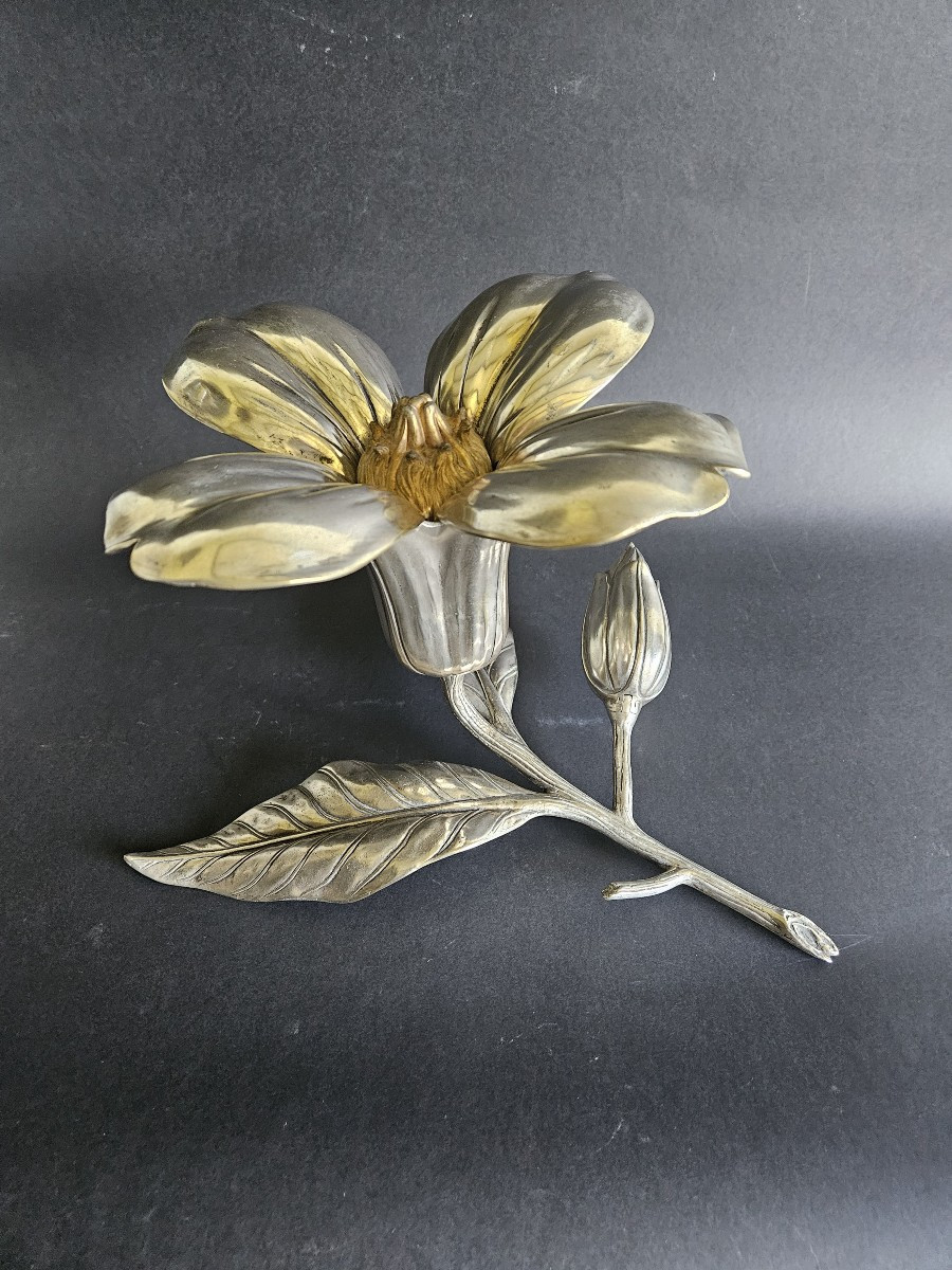 Grande fleur en métal avec pétales amovibles servant de cendrier, années 60