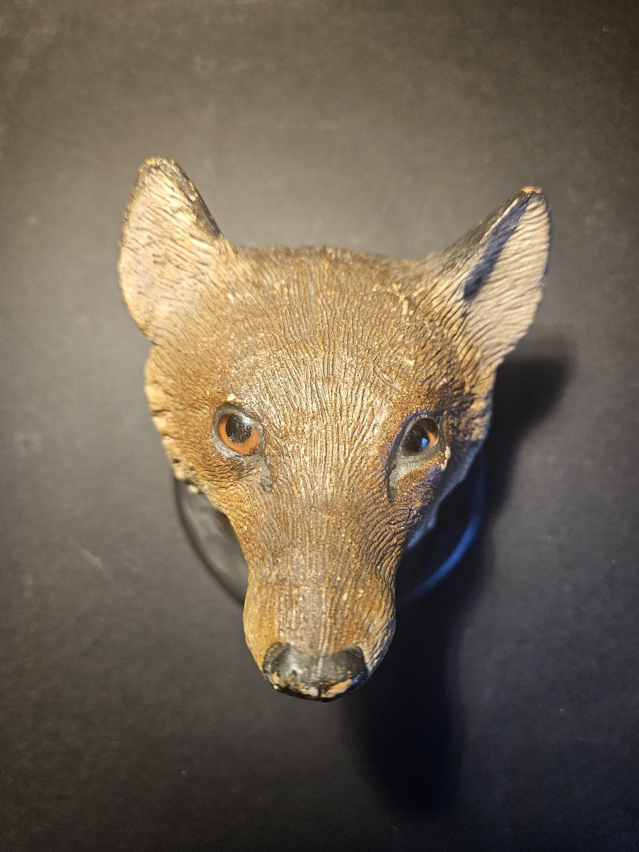 Tête de renard en terre cuite polychrome