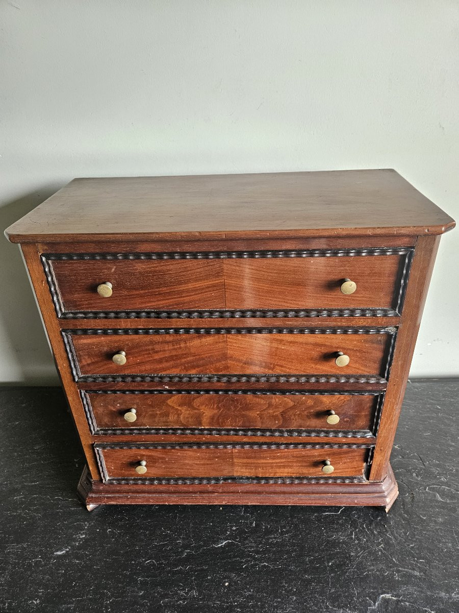 Commode ou chiffonière miniature de maitrise en noyer, 19ème-photo-3