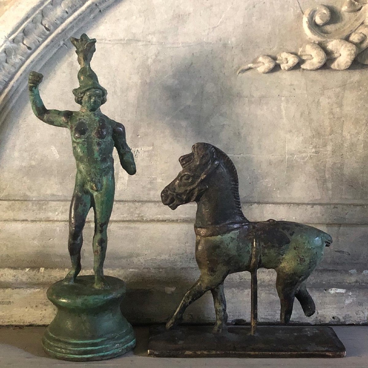 Statuettes d’un Guerrier Grec et d’un Cheval d’Olympie/Bronze/xxe