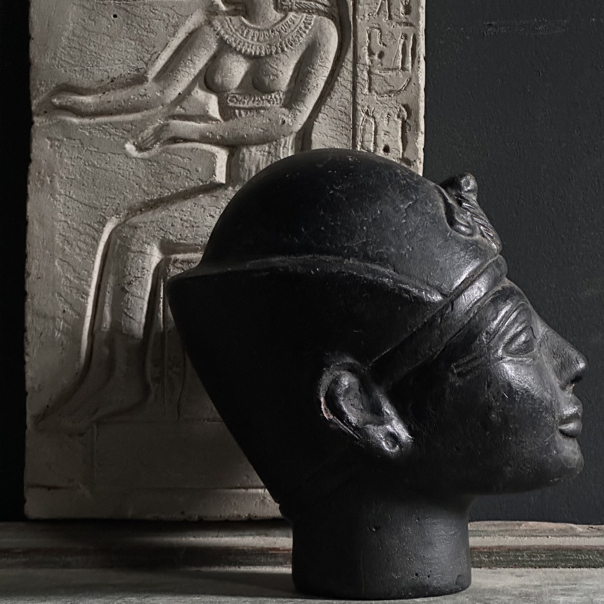 Duo Of Egyptian Queens Plaster Cast And Granite Sculpture 20th Century-photo-2