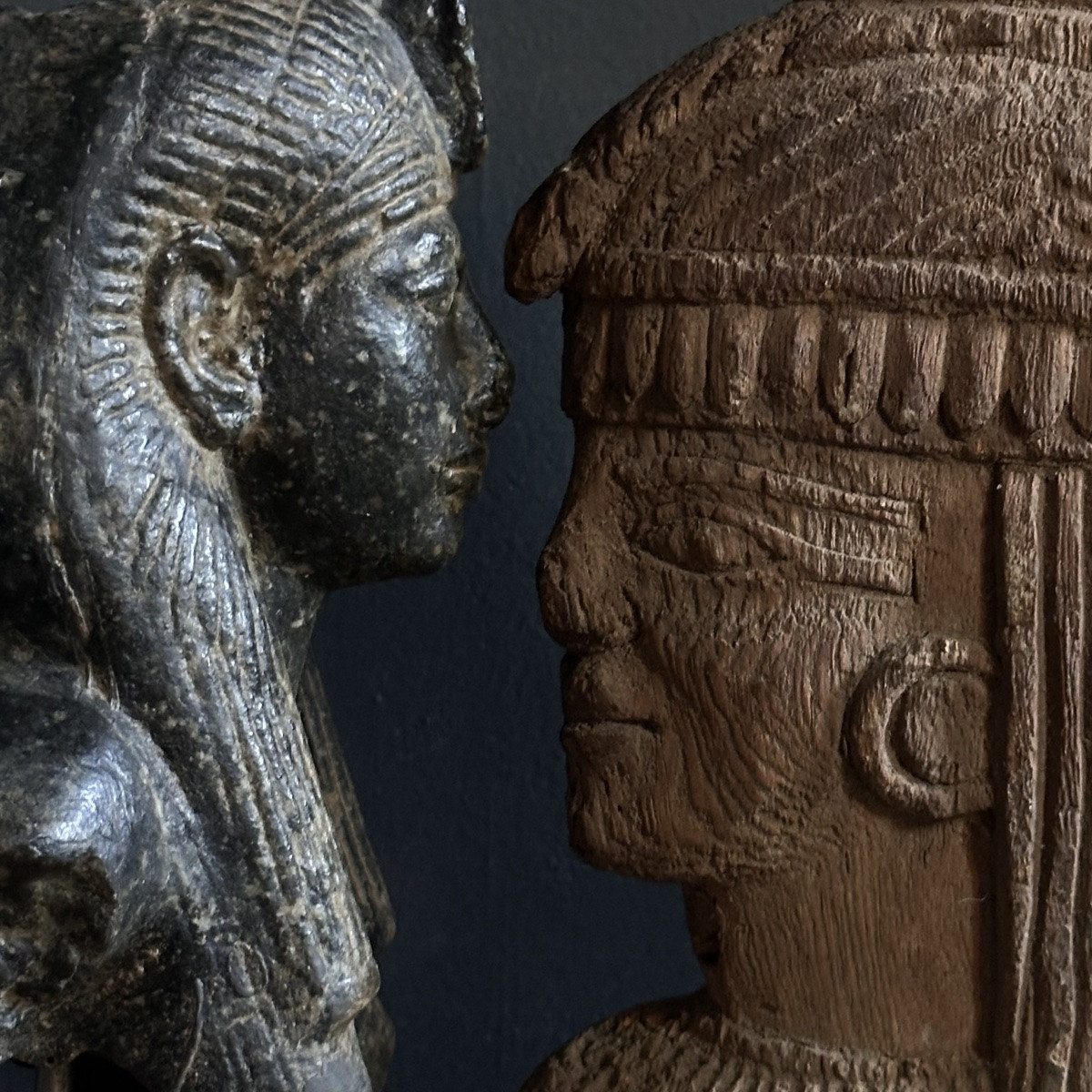 Duo Of Egyptian Goddesses / 20th Century Granite Cast And 19th Century Wood Sculpture-photo-4