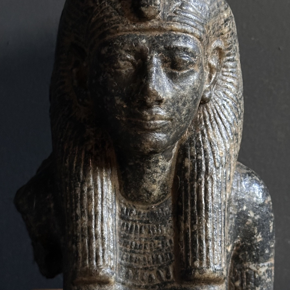 Duo Of Egyptian Goddesses / 20th Century Granite Cast And 19th Century Wood Sculpture-photo-5