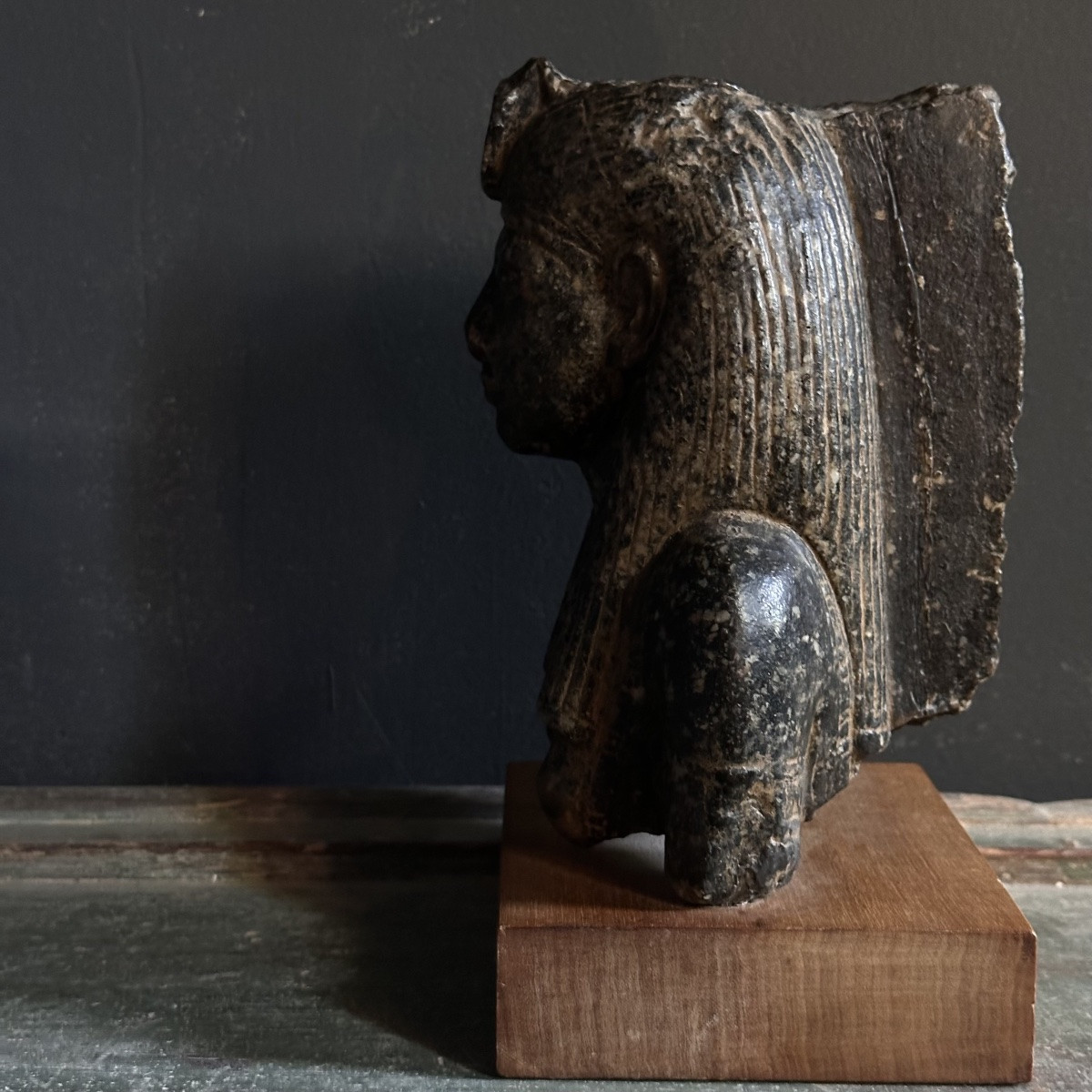 Duo Of Egyptian Goddesses / 20th Century Granite Cast And 19th Century Wood Sculpture-photo-6