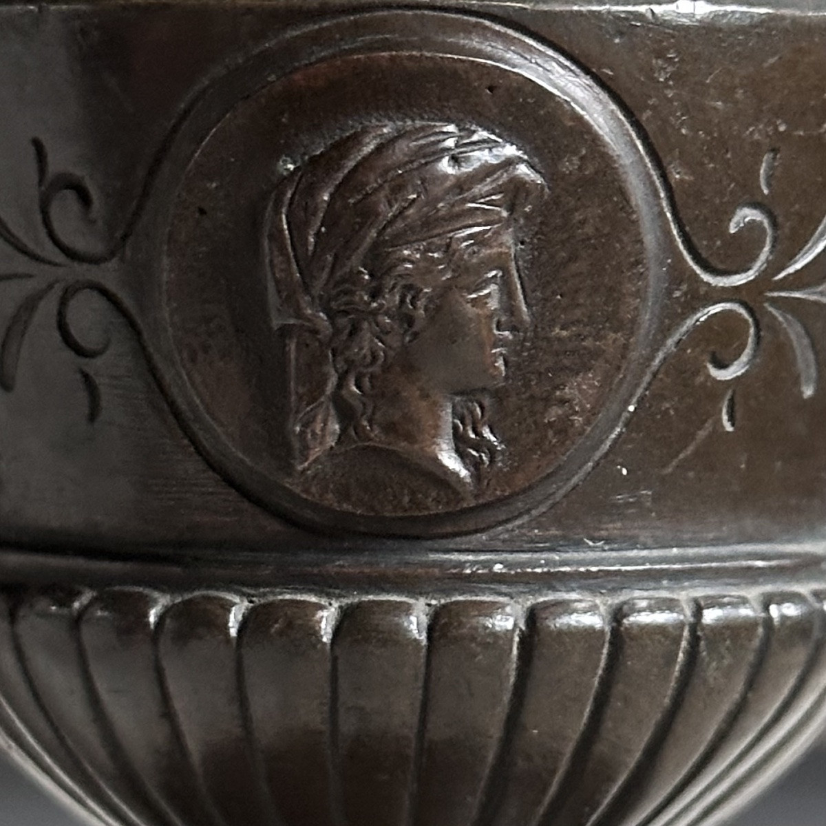 Pair Of Antique Bronze Violet Vases, 19th Century, On Marble Bases-photo-3