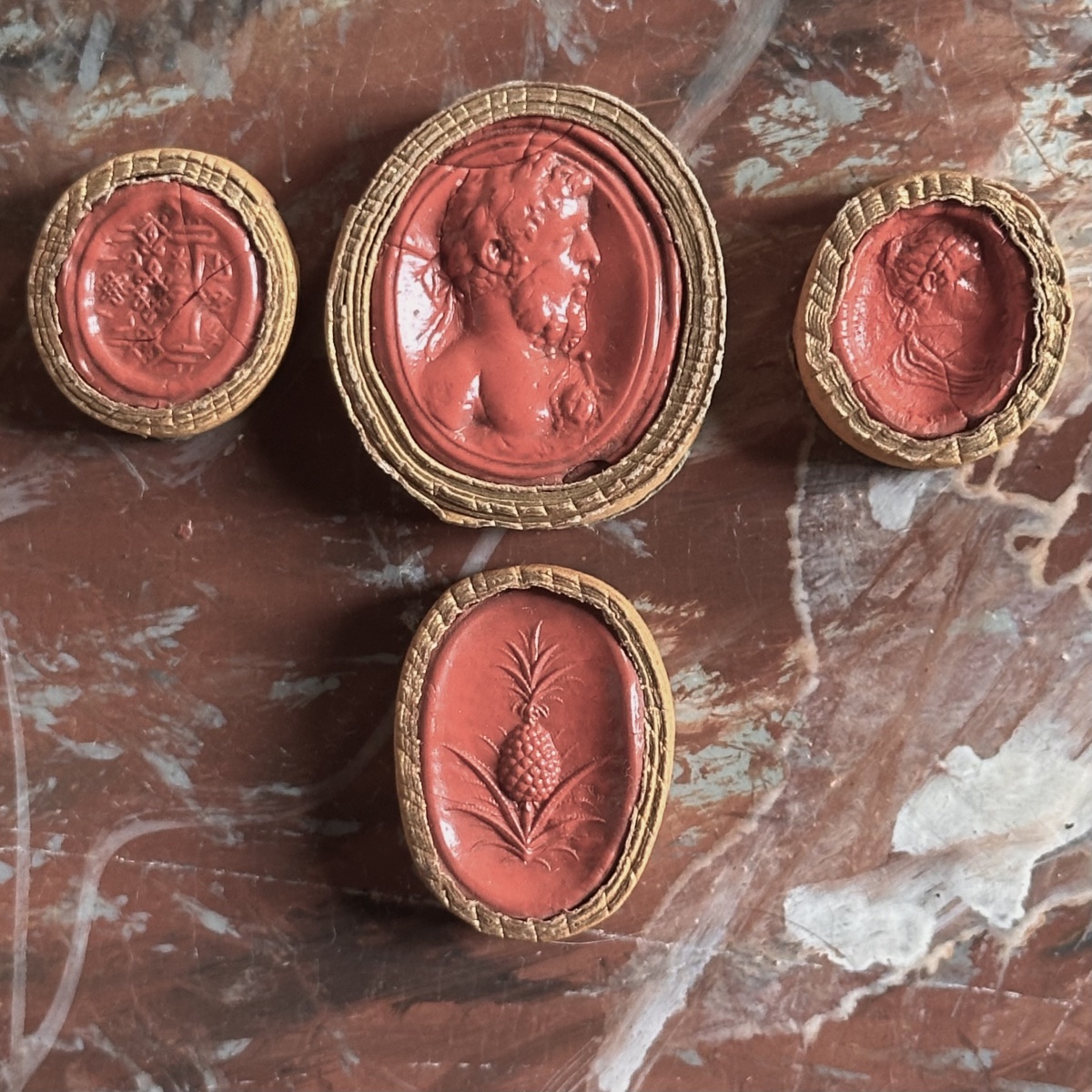 Lot de 12 Intaglios Sulfure Rouge Grand Tour Italie XIXe-photo-1