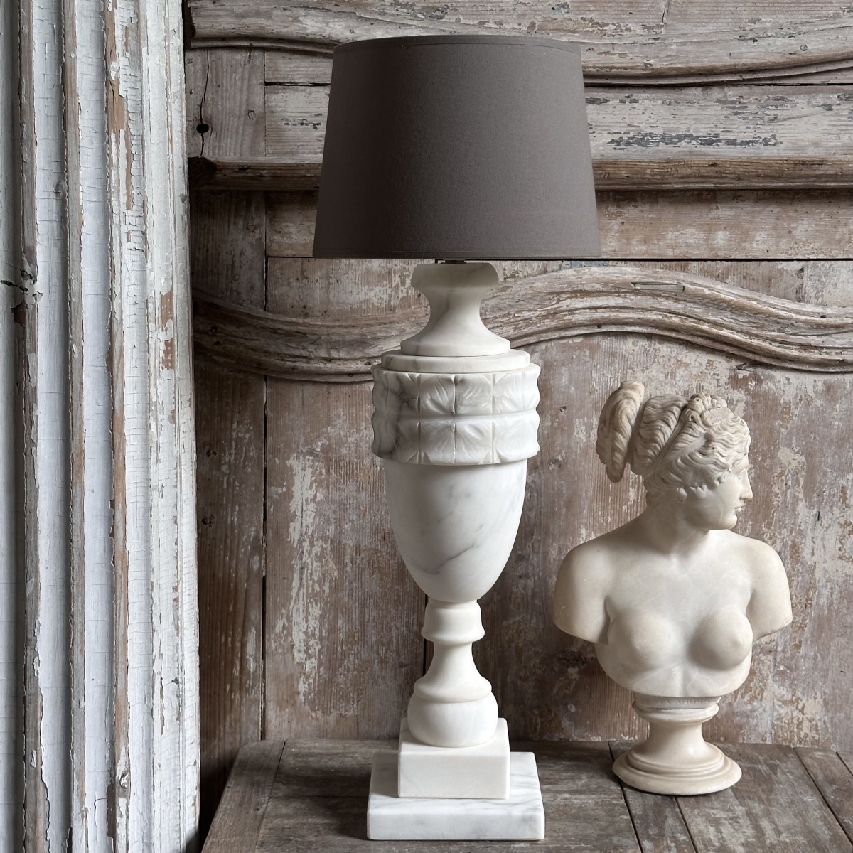 Pied de Lampe forme balustre en Albâtre sculpté XXe