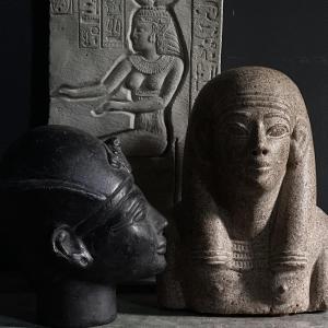 Duo de Reines Égyptiennes Moulage Plâtre et Sculpture Granit XXe
