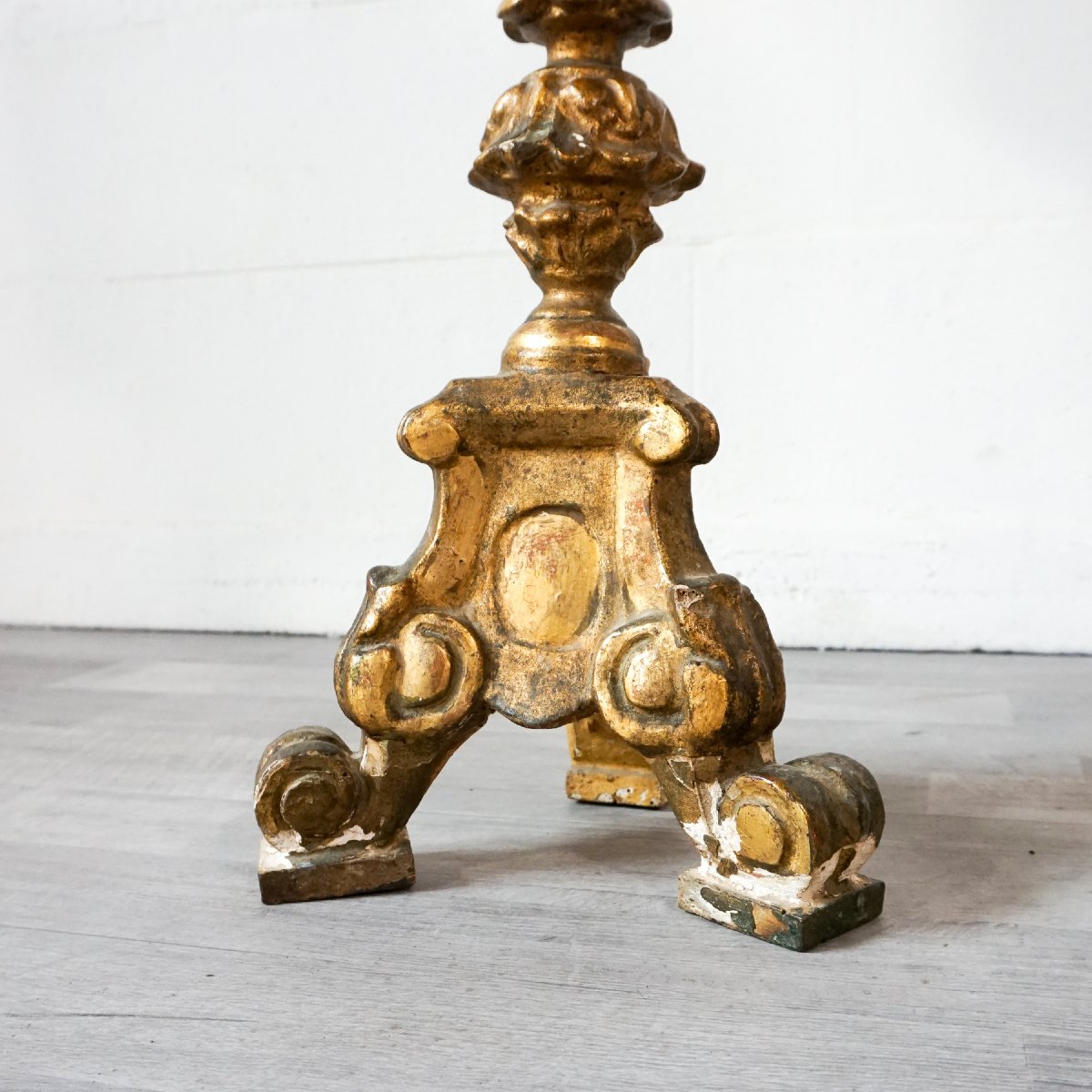 Paire de torchères en bois doré transformées en lampes – XVIIIe siècle-photo-1