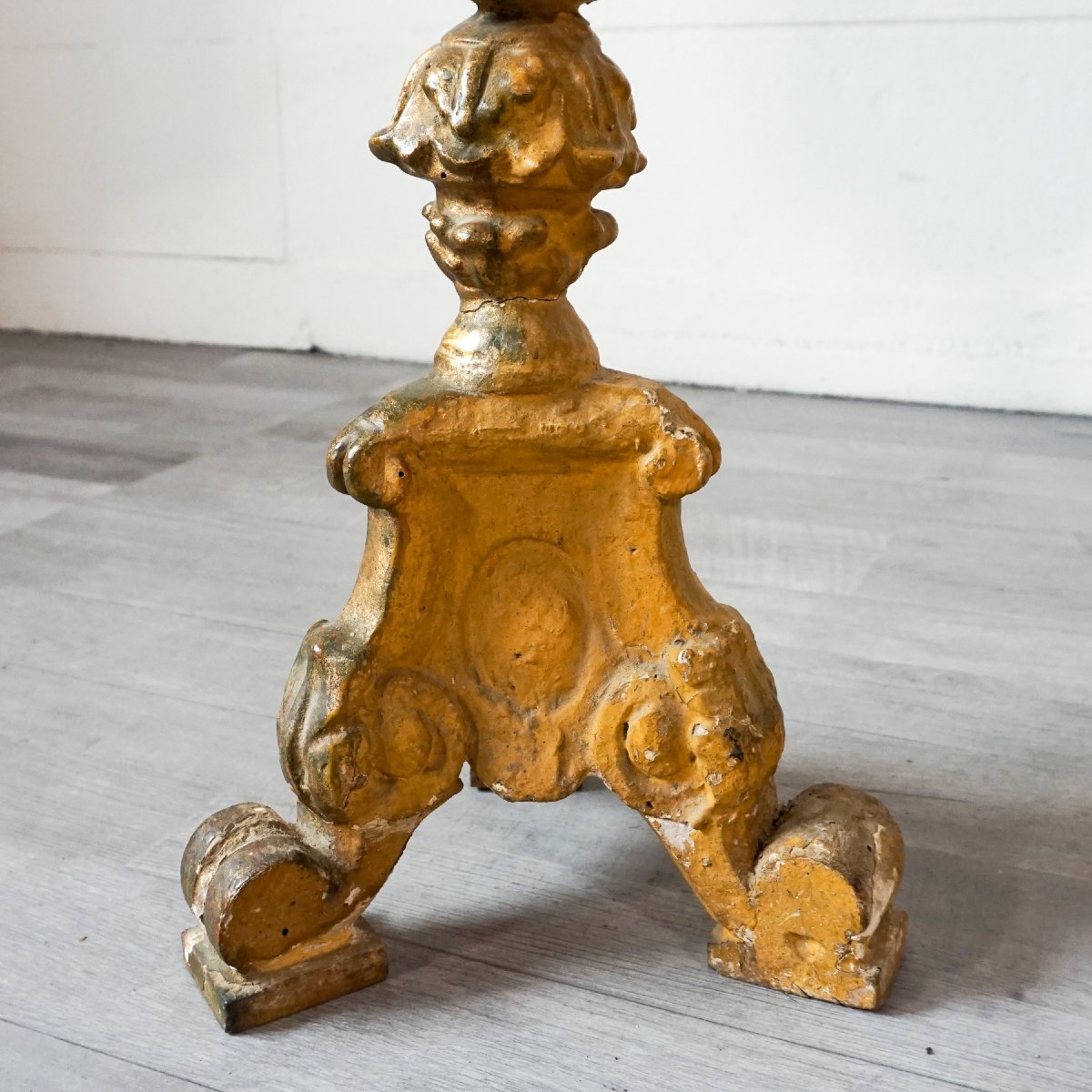 Paire de torchères en bois doré transformées en lampes – XVIIIe siècle-photo-3
