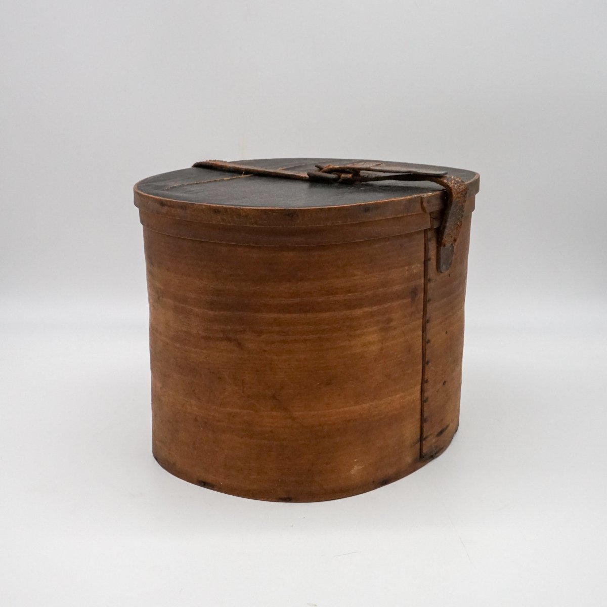 Boîte à chapeau ovale en bois cintré avec couvercle en cuir, France XIXe siècle-photo-2