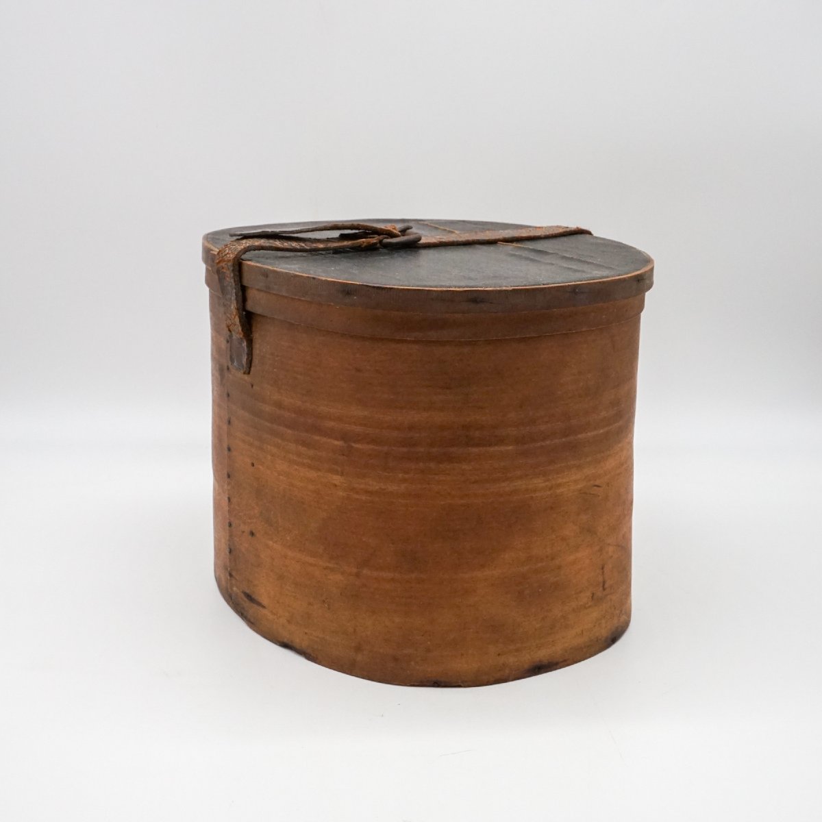 Boîte à chapeau ovale en bois cintré avec couvercle en cuir, France XIXe siècle-photo-3
