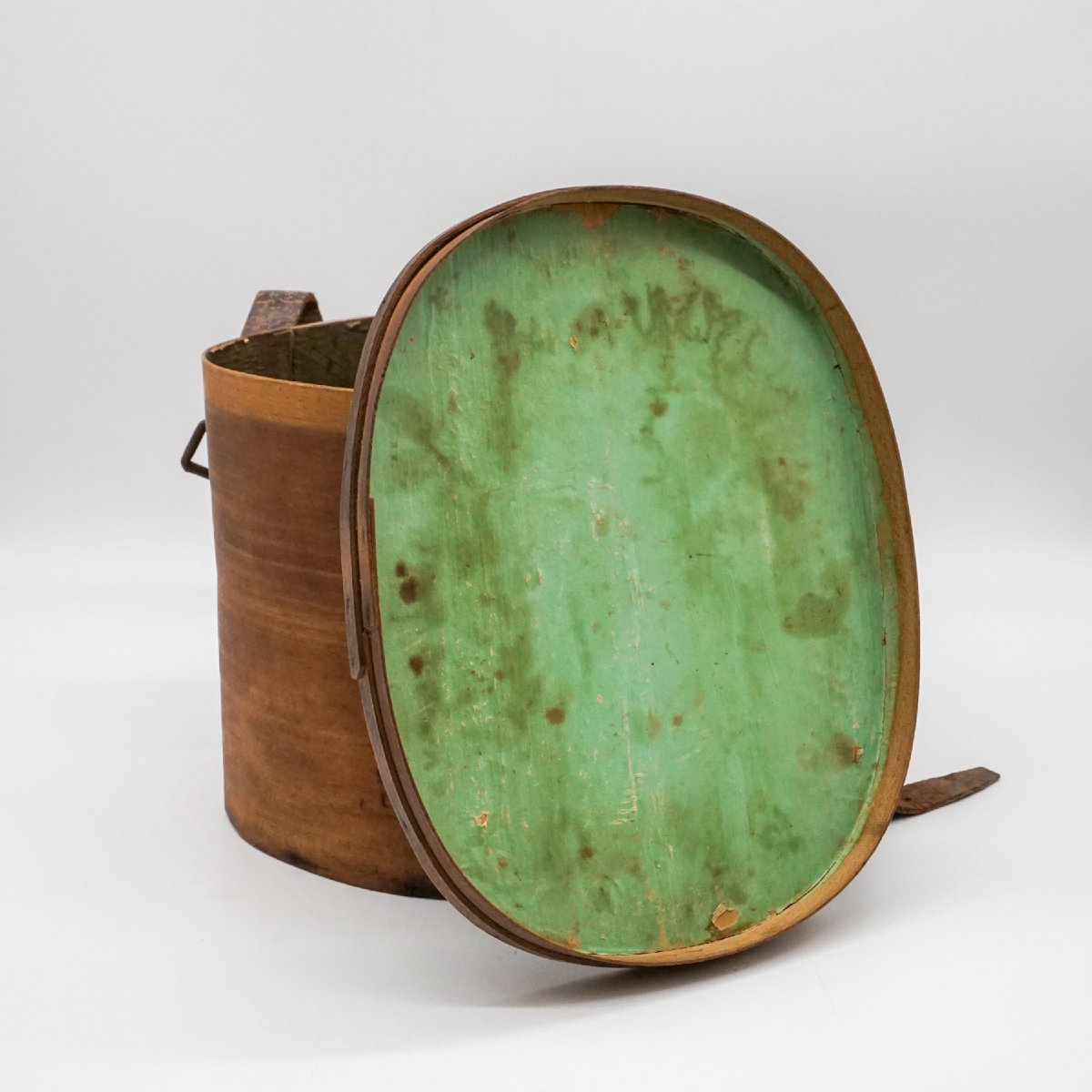 Boîte à chapeau ovale en bois cintré avec couvercle en cuir, France XIXe siècle-photo-4