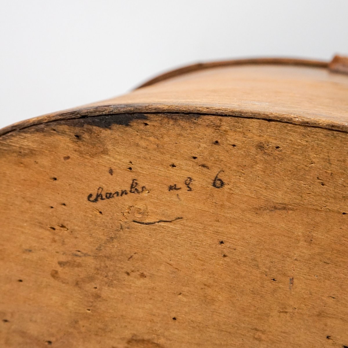 Boîte à chapeau ovale en bois cintré avec couvercle en cuir, France XIXe siècle-photo-2