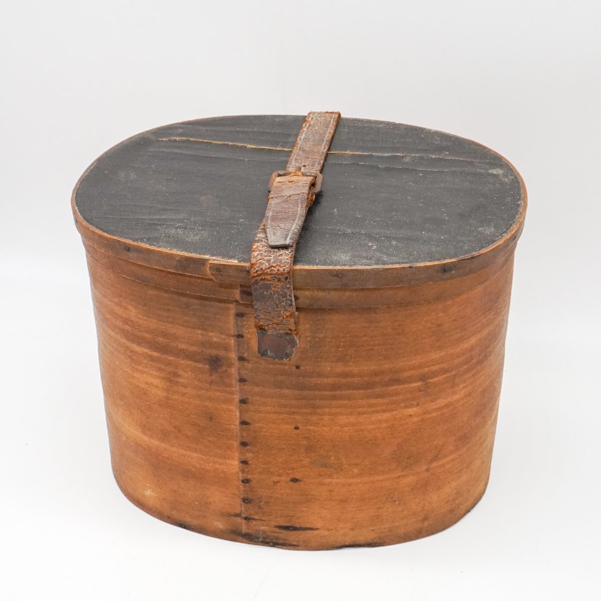 Boîte à chapeau ovale en bois cintré avec couvercle en cuir, France XIXe siècle-photo-4