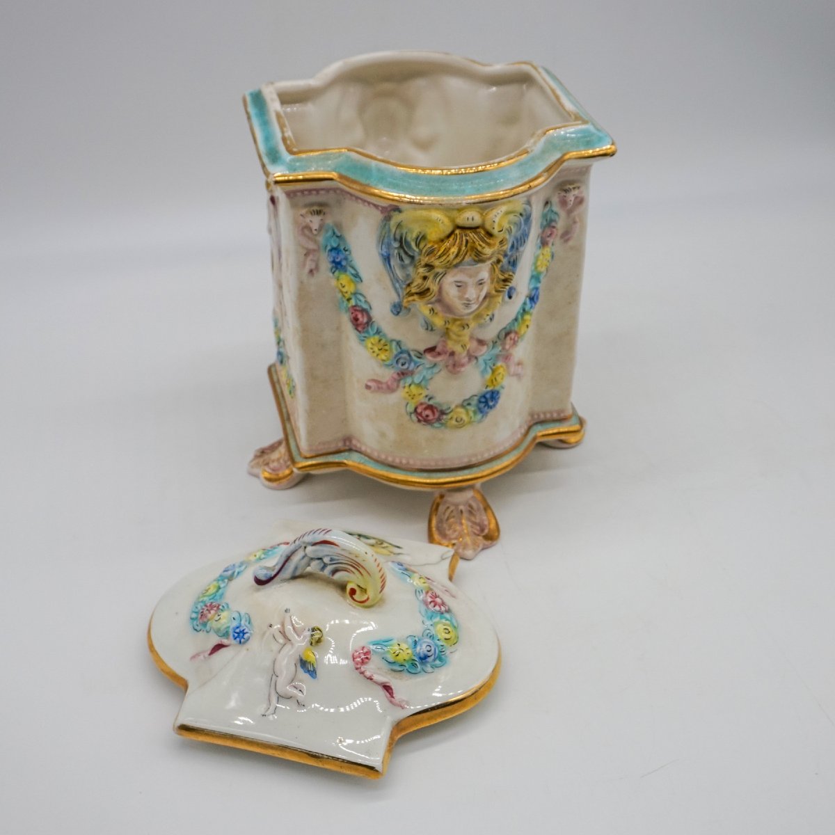 Vase Capodimonte avec couvercle en porcelaine – Italie, XXe siècle-photo-4