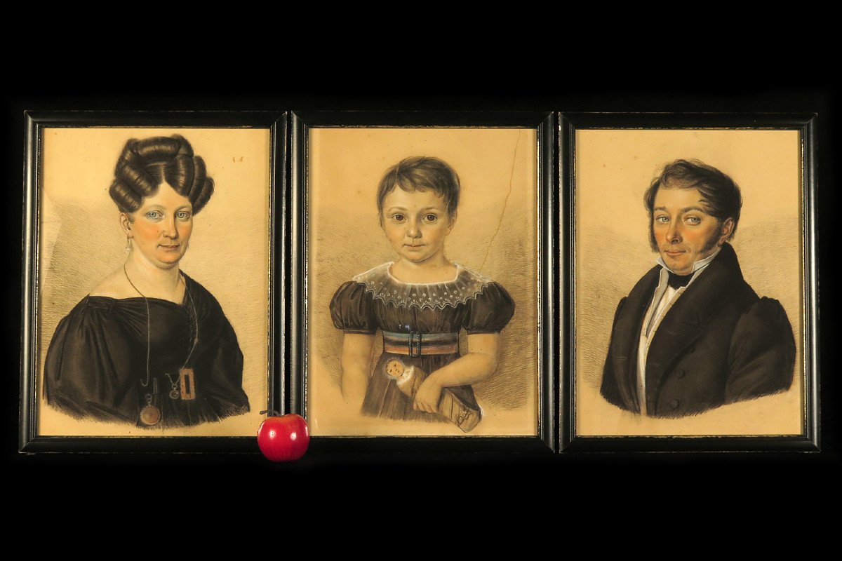 Rare And Old Suite Of Portraits, Family Circa 1880. Pastels And Charcoal Drawings
