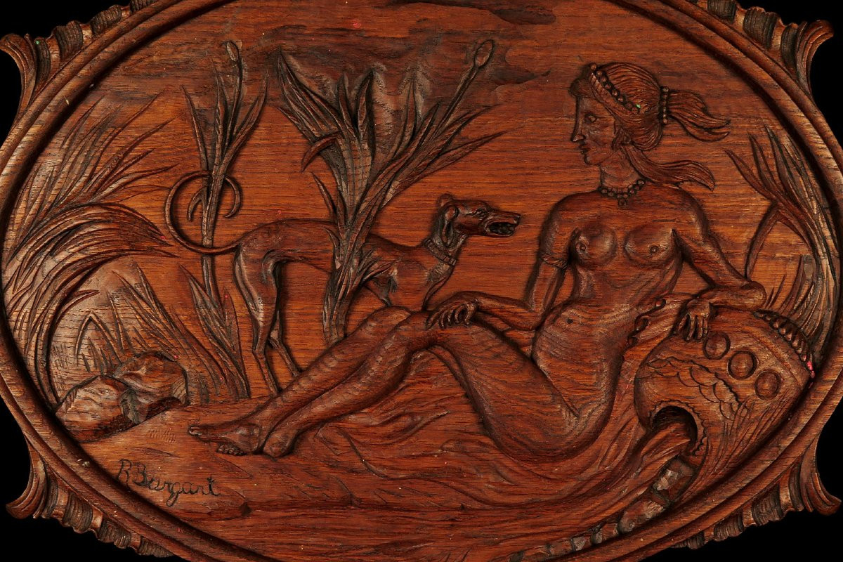 Curious And Ancient Bas-relief In Carved Oak C.1900 / Woman With Bare Breasts And Dog Art Nouveau-photo-2