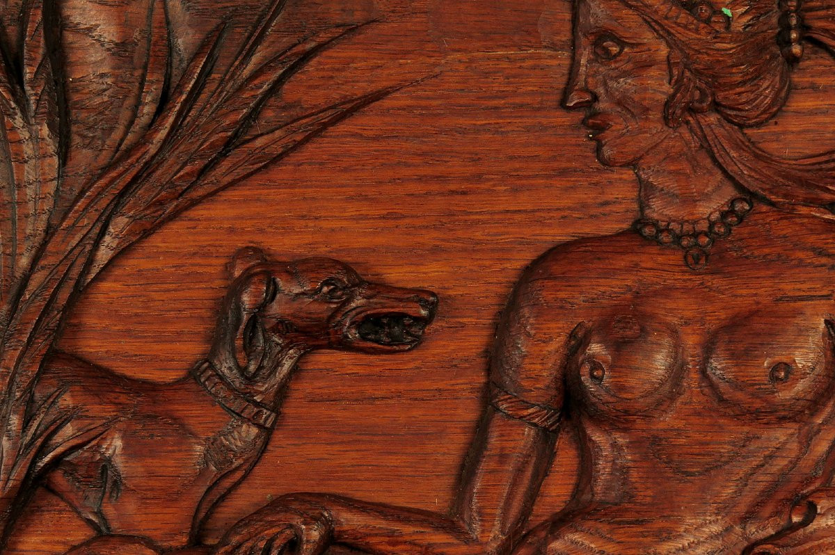 Curious And Ancient Bas-relief In Carved Oak C.1900 / Woman With Bare Breasts And Dog Art Nouveau-photo-1