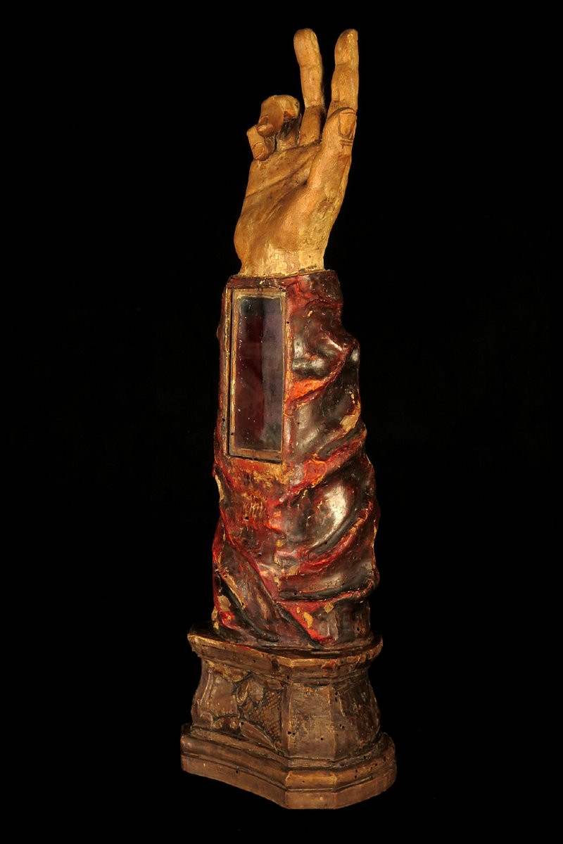 Ancien reliquaire en forme de bras, sculpture en bois polychrome du XVIIIeme siècle-photo-1