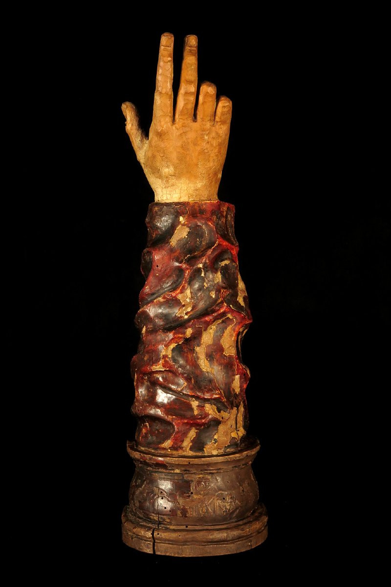 Ancien reliquaire en forme de bras, sculpture en bois polychrome du XVIIIeme siècle-photo-2