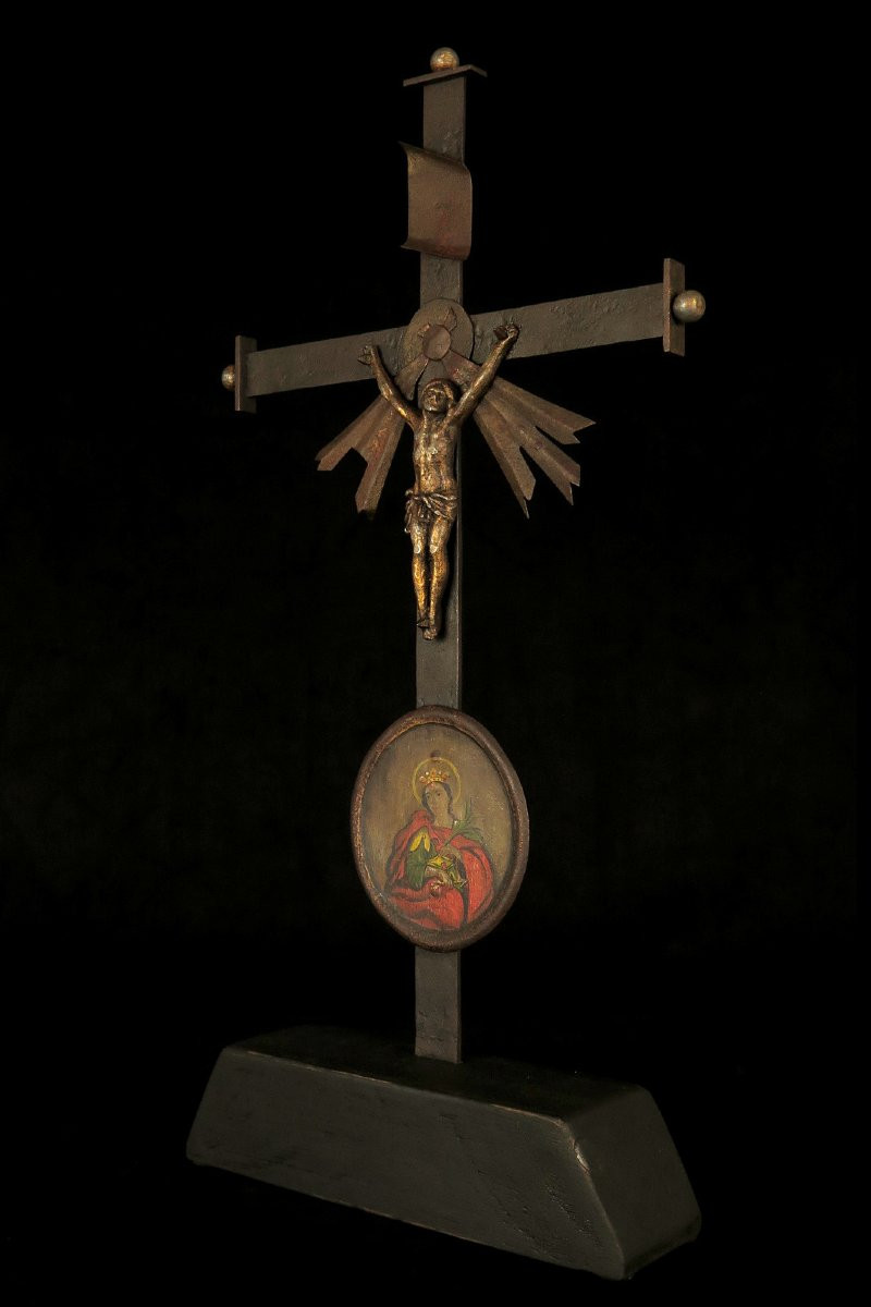 Ancienne croix d'autel en fer forgé, art populaire vers 1780 / Medaillon peinture Sainte-photo-3