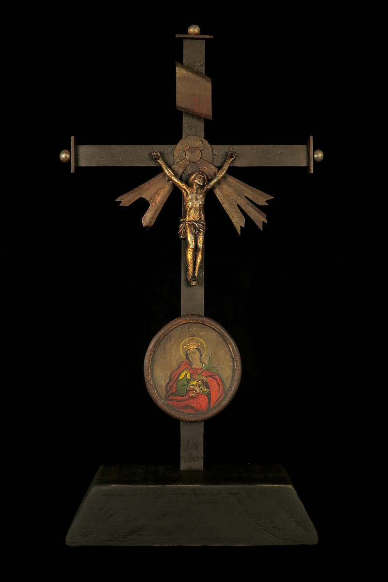 Ancienne croix d'autel en fer forgé, art populaire vers 1780 / Medaillon peinture Sainte