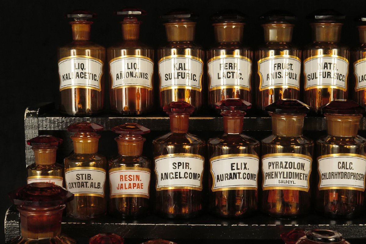 Important And Old Series Of Bottles, Pharmacy Bottles Circa 1920.-photo-2