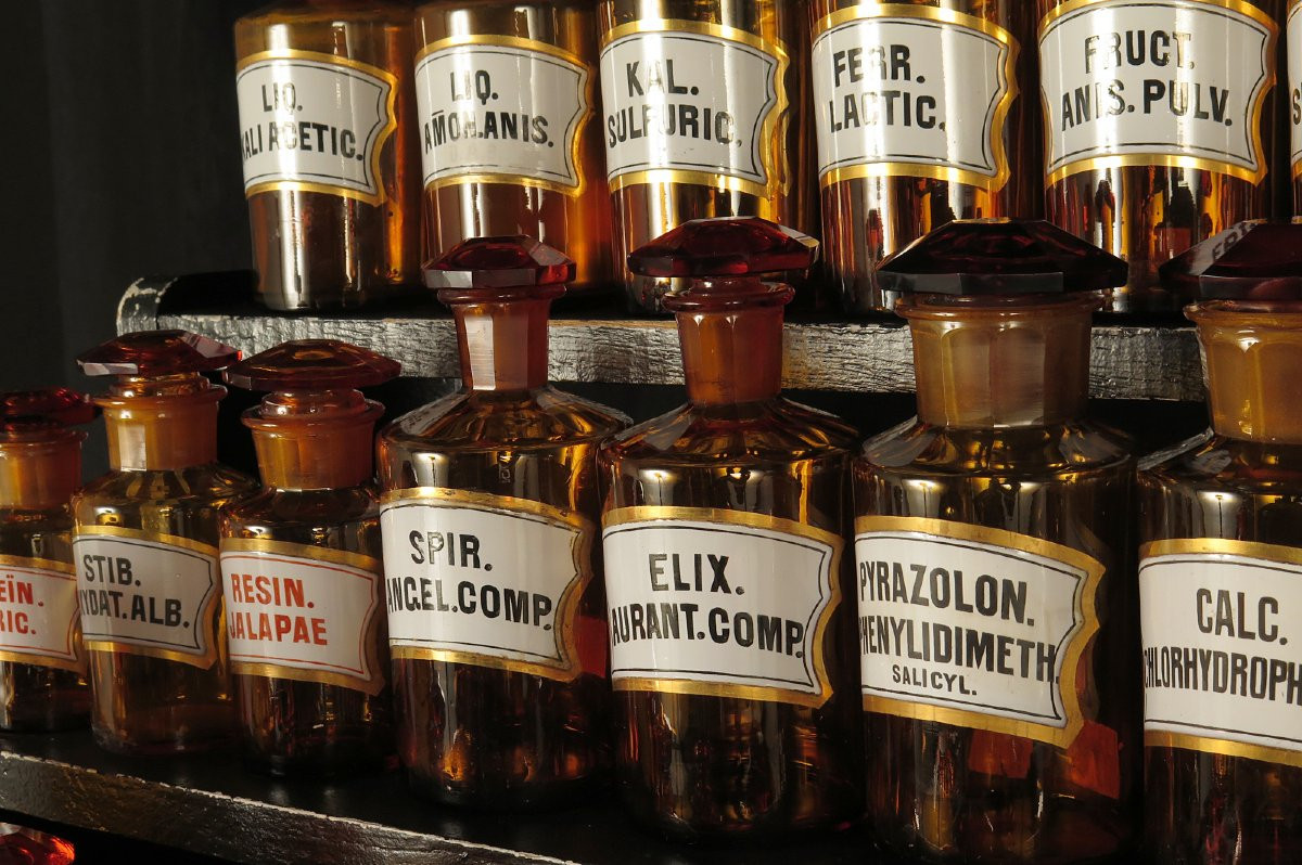 Important And Old Series Of Bottles, Pharmacy Bottles Circa 1920.-photo-1