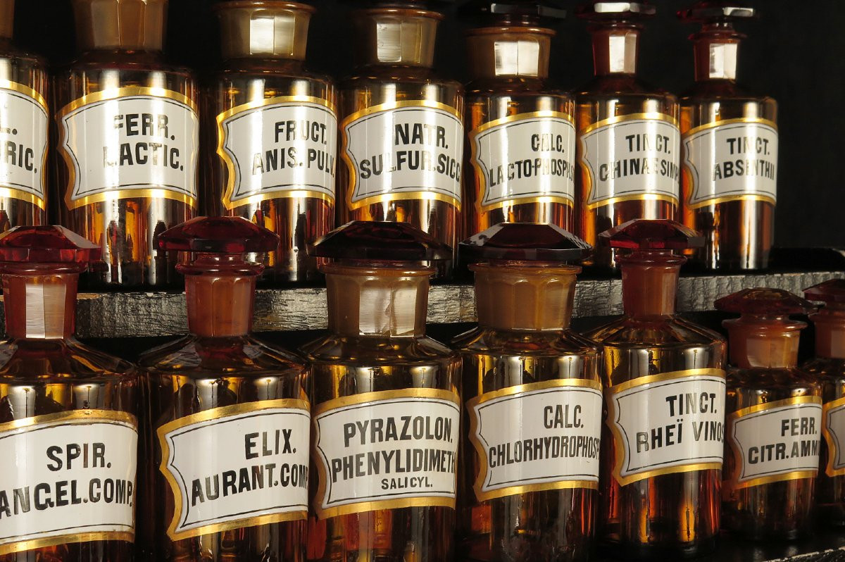 Important And Old Series Of Bottles, Pharmacy Bottles Circa 1920.-photo-2