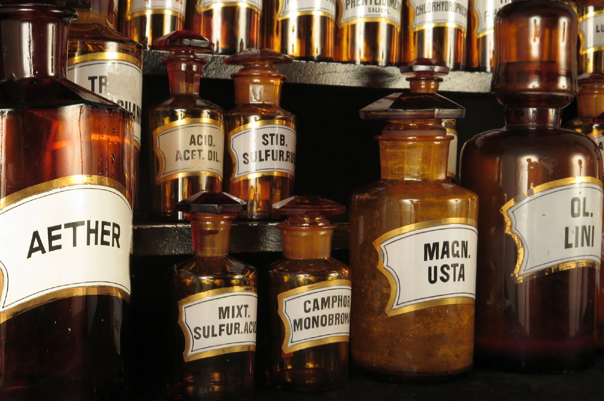 Important And Old Series Of Bottles, Pharmacy Bottles Circa 1920.-photo-3