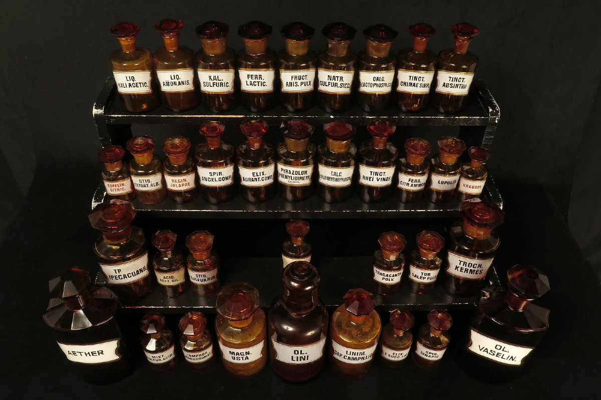 Important And Old Series Of Bottles, Pharmacy Bottles Circa 1920.-photo-4