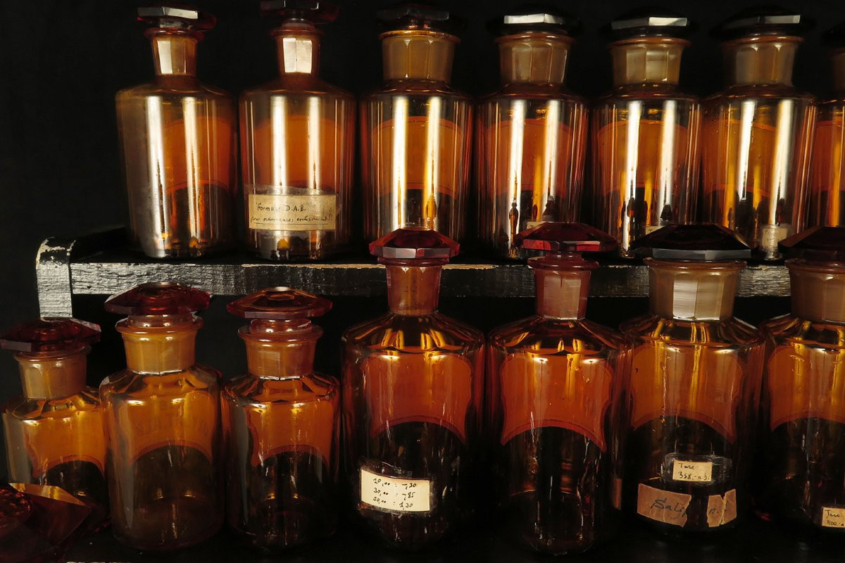 Important And Old Series Of Bottles, Pharmacy Bottles Circa 1920.-photo-6