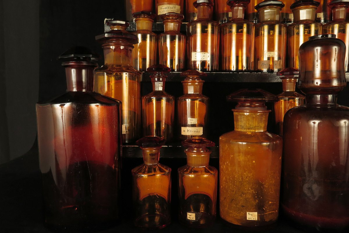 Important And Old Series Of Bottles, Pharmacy Bottles Circa 1920.-photo-7