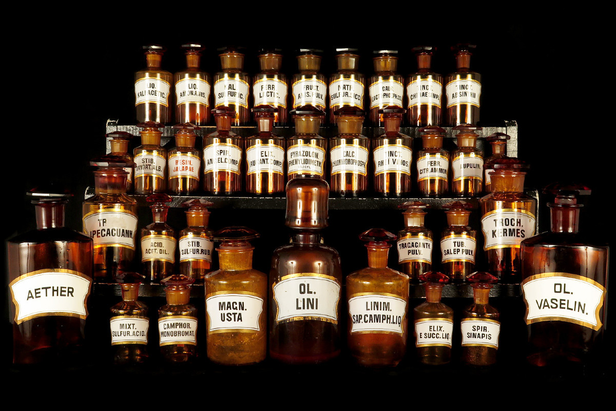 Important And Old Series Of Bottles, Pharmacy Bottles Circa 1920.