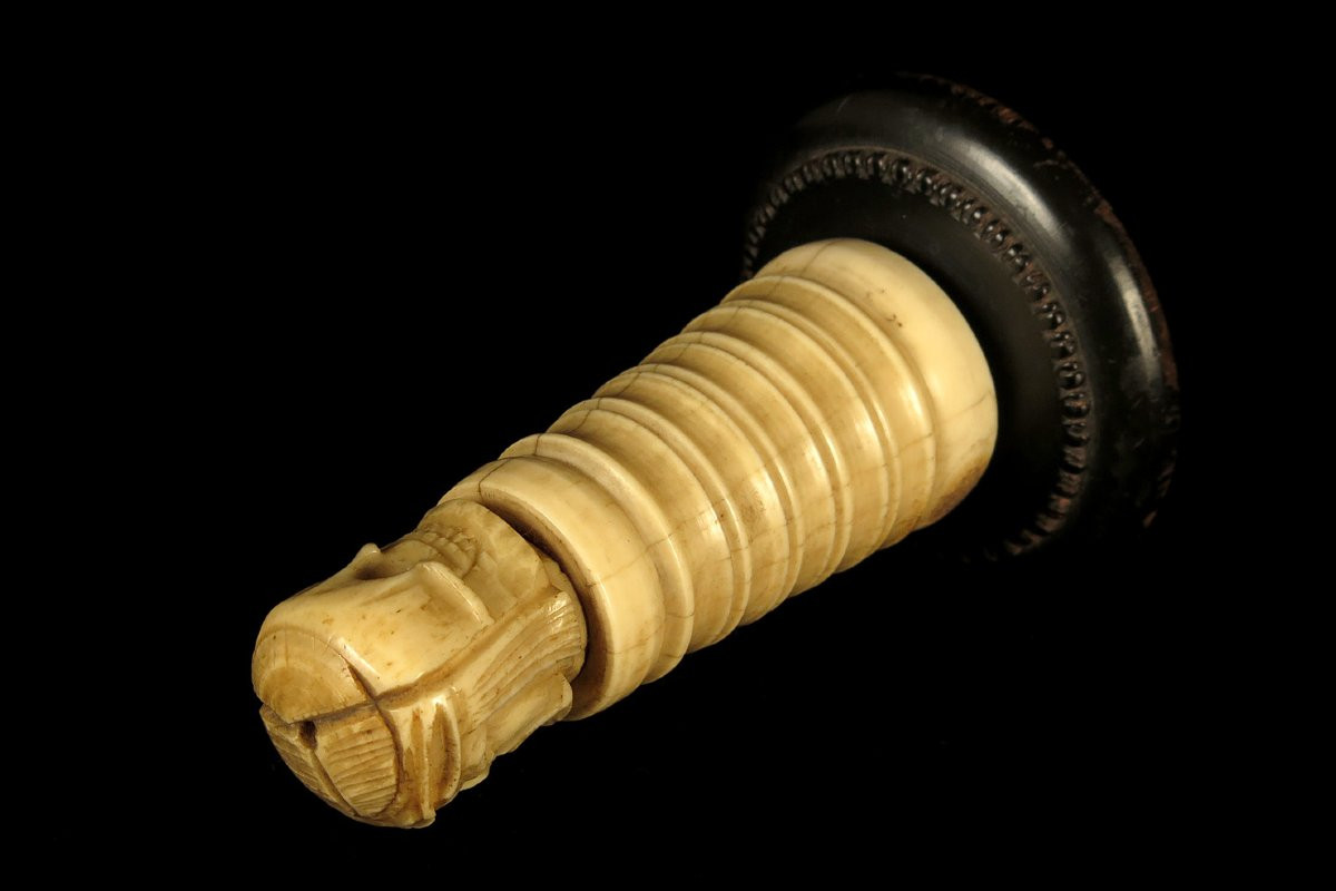 Ancienne Vanité, Memento Mori en Ivoire / Crane Christ Cabinet Curiosités-photo-5