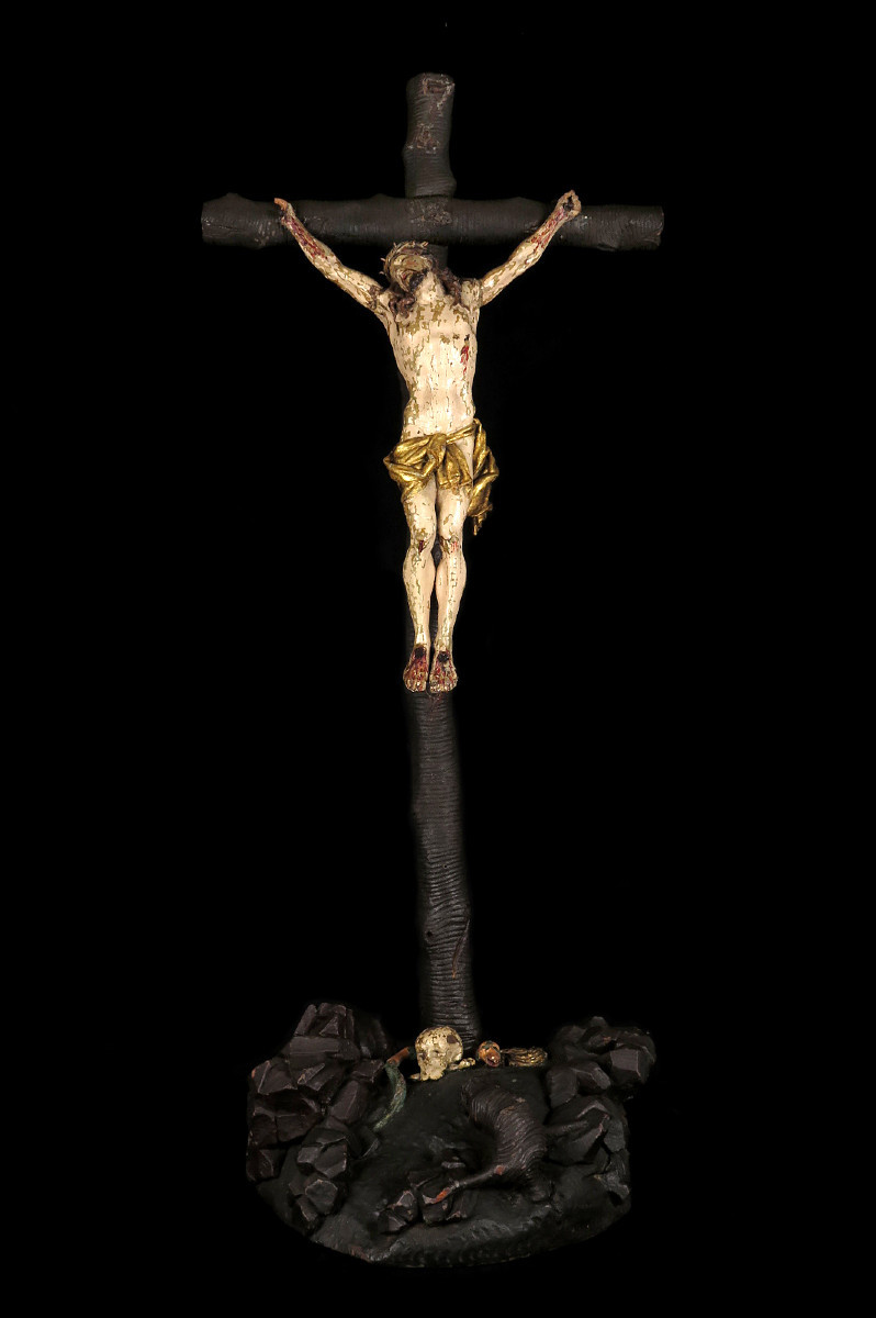 Imposant et ancien Christ sur Croix, art populaire vers 1800 / Sculpture chêne