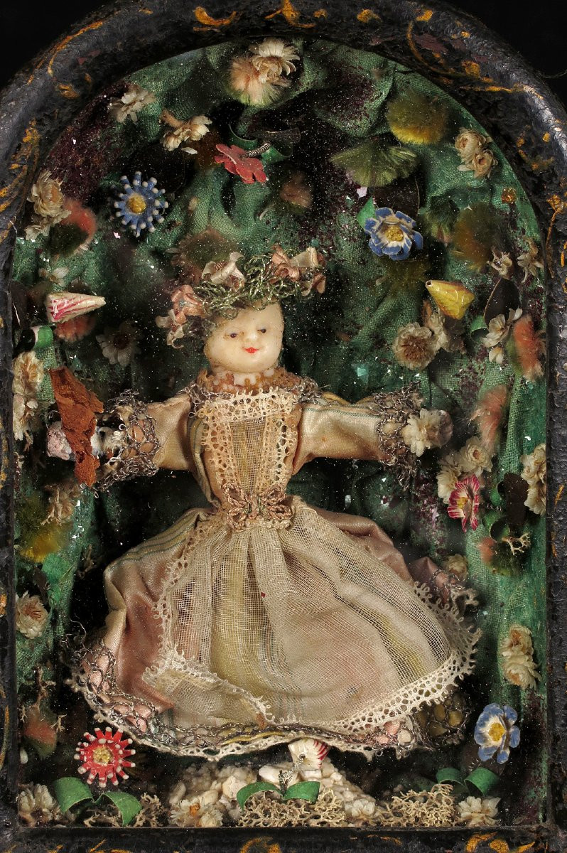 Ancien petit diorama religieux dans un coffret vitré, vers 1850 / Christ Cire Broderie-photo-3