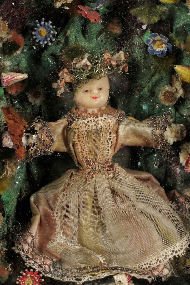 Ancien petit diorama religieux dans un coffret vitré, vers 1850 / Christ Cire Broderie-photo-4