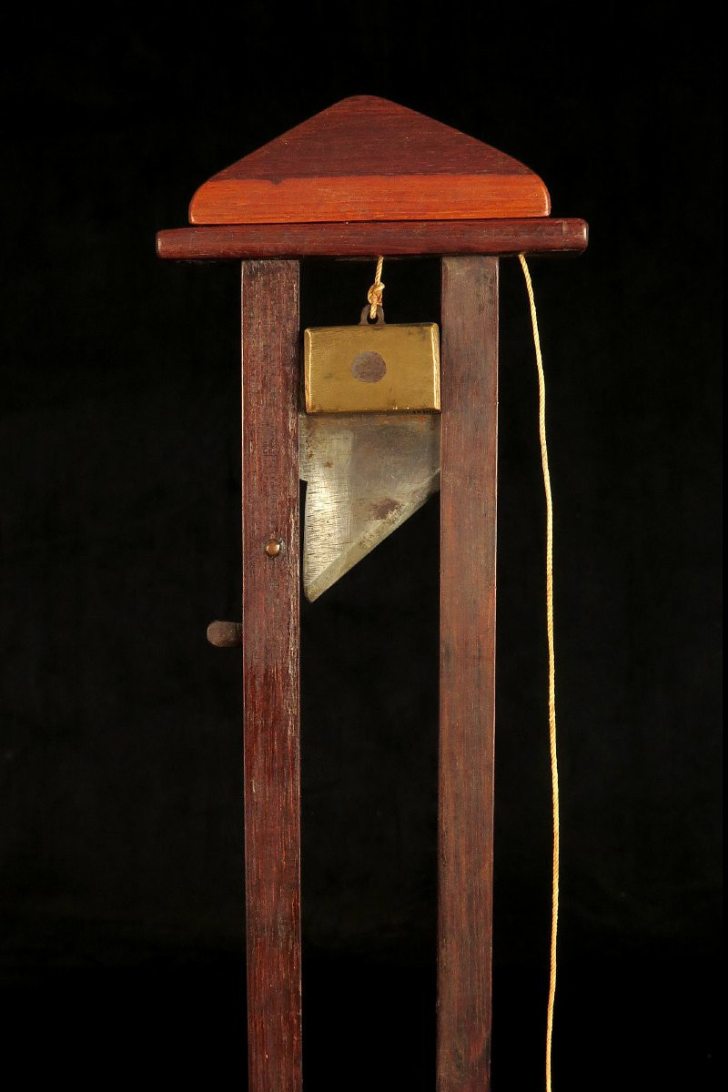 Antique Model Of A Guillotine, Folk Art Circa 1930 / Cut Cigares Oddities-photo-2
