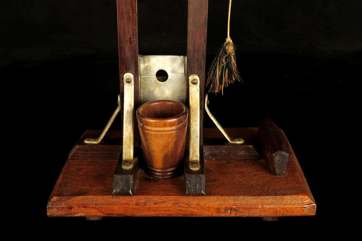 Antique Model Of A Guillotine, Folk Art Circa 1930 / Cut Cigares Oddities-photo-3
