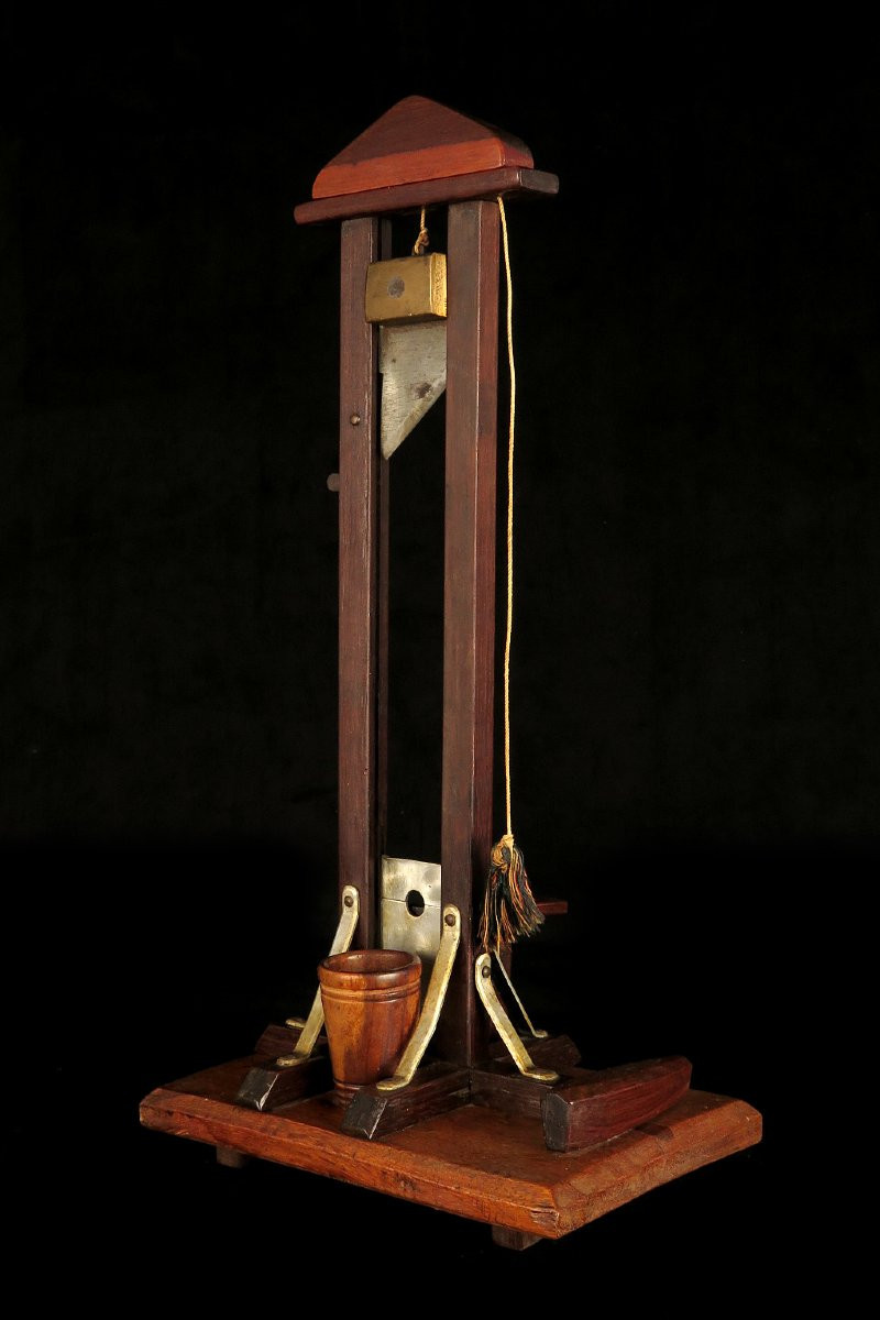 Antique Model Of A Guillotine, Folk Art Circa 1930 / Cut Cigares Oddities-photo-4
