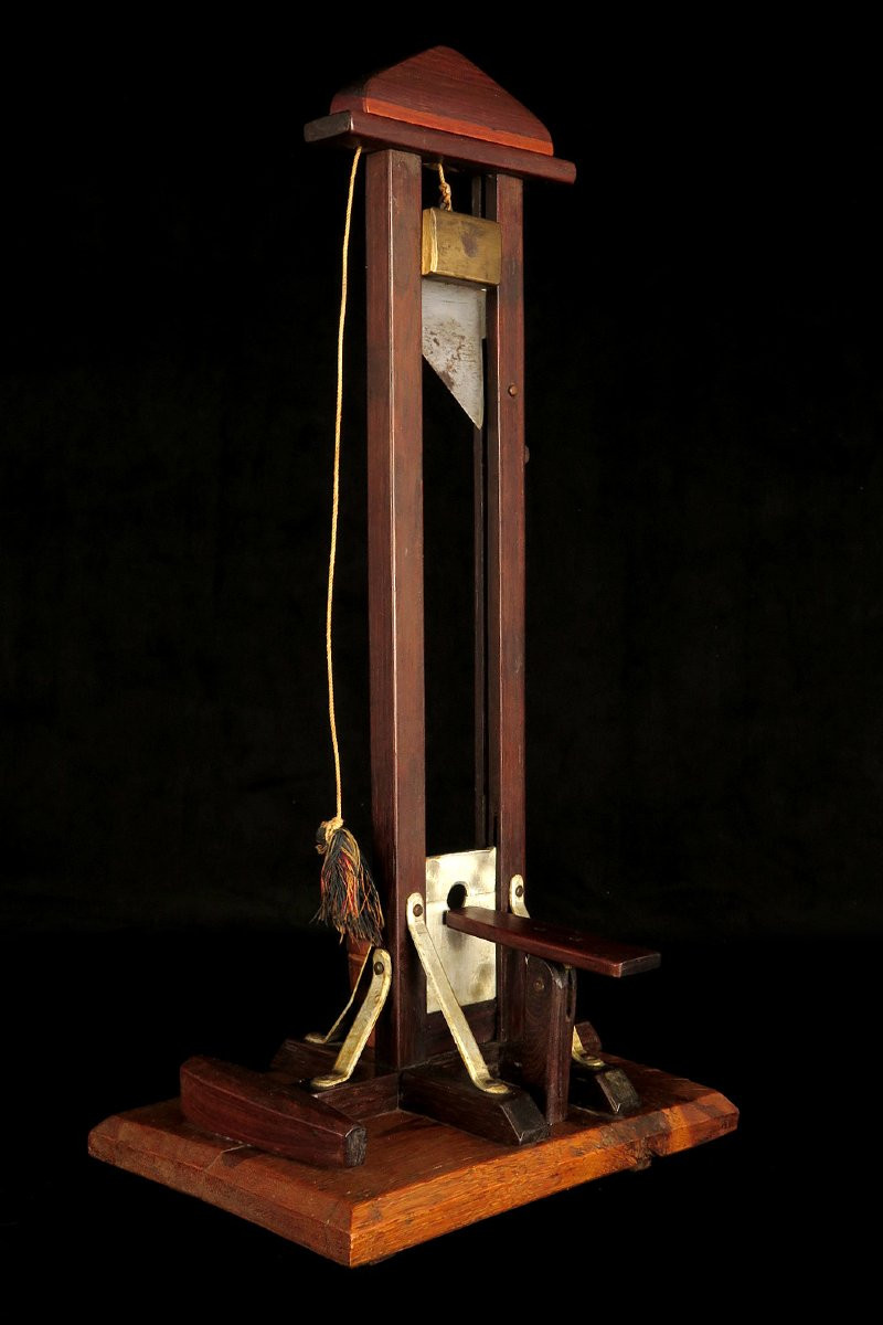 Antique Model Of A Guillotine, Folk Art Circa 1930 / Cut Cigares Oddities-photo-2