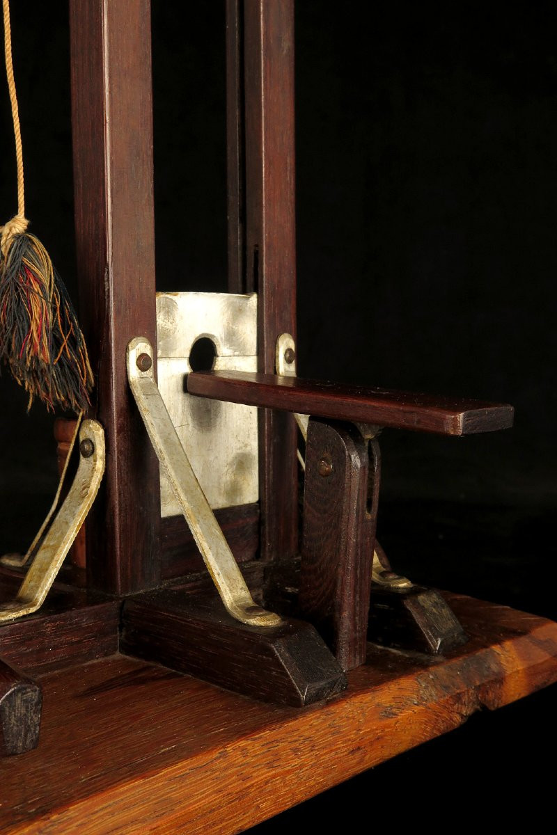 Antique Model Of A Guillotine, Folk Art Circa 1930 / Cut Cigares Oddities-photo-3
