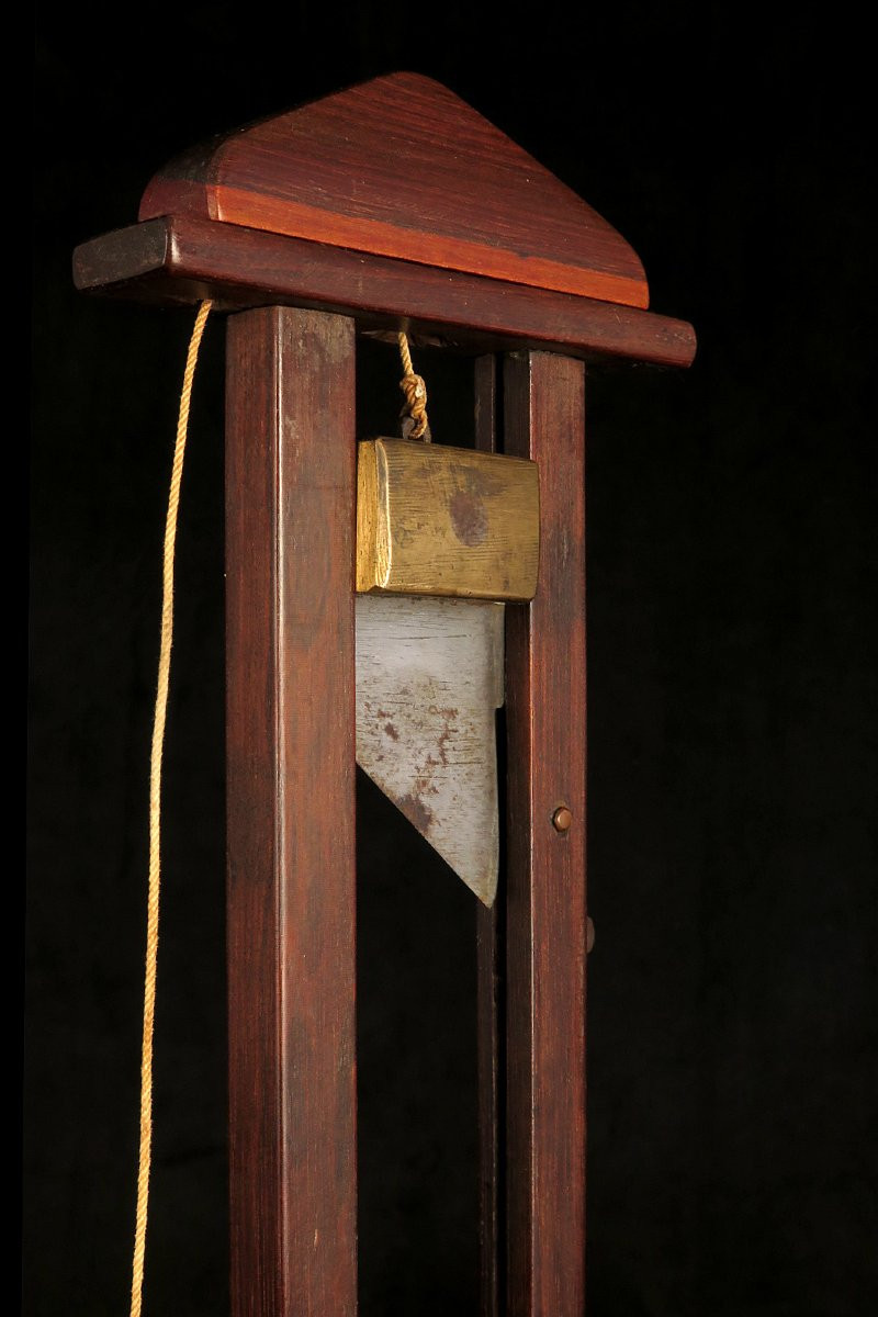 Antique Model Of A Guillotine, Folk Art Circa 1930 / Cut Cigares Oddities-photo-4